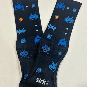 Sirkit Retro 80s Video Game Socks – One Size – Unisex Crew Mid-Calf Gamer Pixel